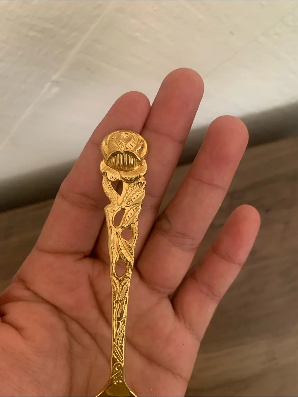 vintage Set of Two Decorative Collectible Spoons - Gold and Silver Tones - Picture 6 of 12